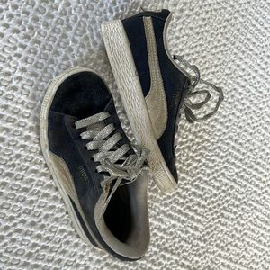 Puma kids navy sneakers. Very good shape